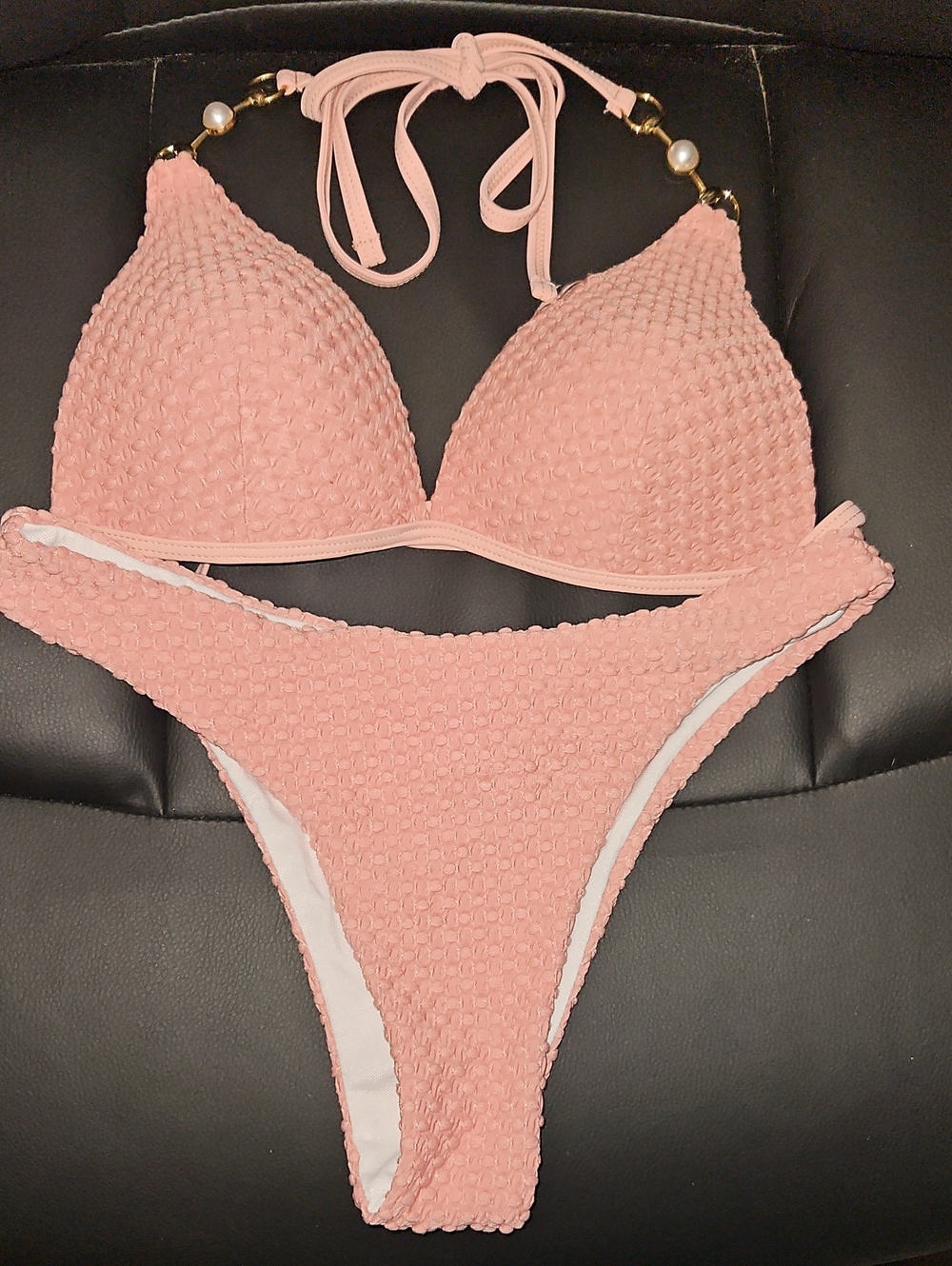 Textured Pink Women's Bikini Set - Halter Top & High-Cut Bottoms